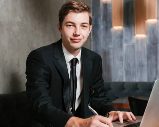 universitario al computer